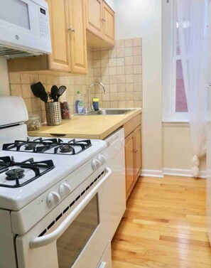 Fridge, microwave, oven, coffee/tea maker