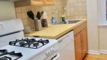 Fridge, microwave, oven, coffee/tea maker