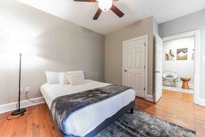 4 bedrooms, desk, iron/ironing board, WiFi