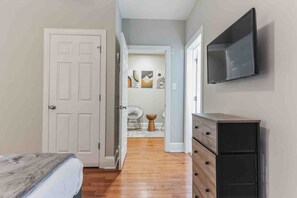 4 bedrooms, desk, iron/ironing board, WiFi