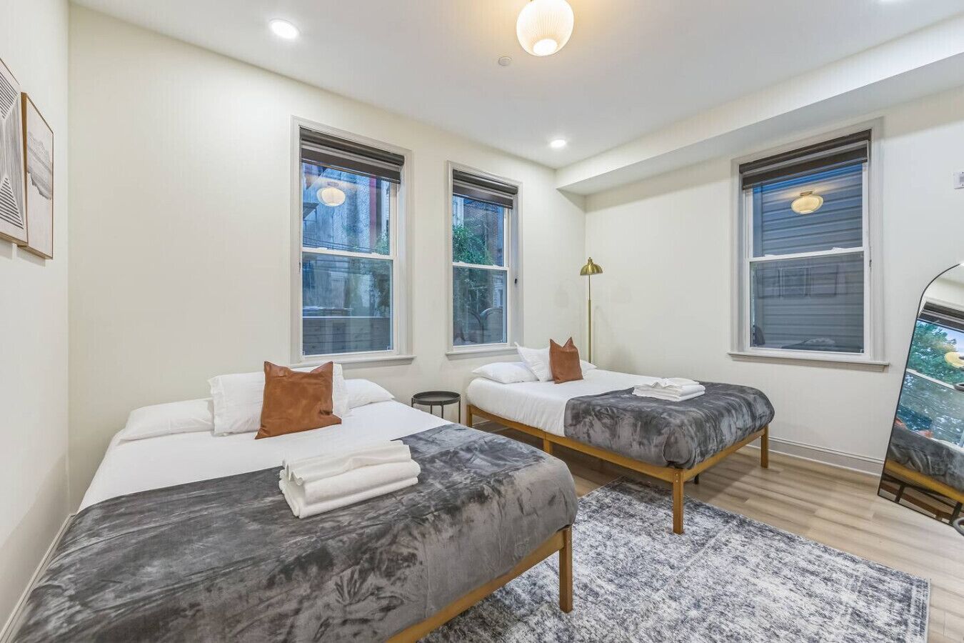 2 bedrooms, desk, iron/ironing board, WiFi