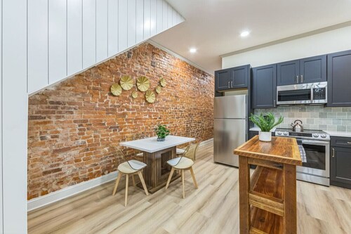 New 2/2 Across from Fairmount Park | 10 Mins to DT