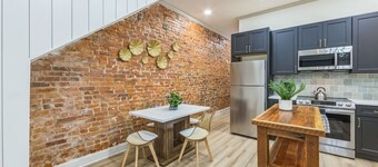 New 2/2 Across from Fairmount Park | 10 Mins to DT