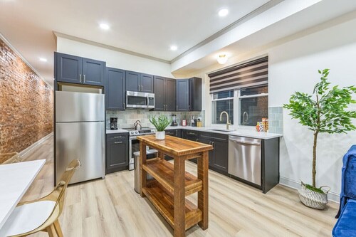 New 2/2 Across from Fairmount Park | 10 Mins to DT