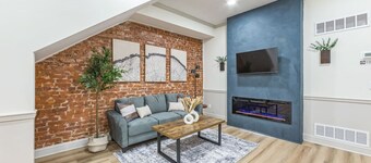 New 2/2 Across from Fairmount Park | 10 mins to DT