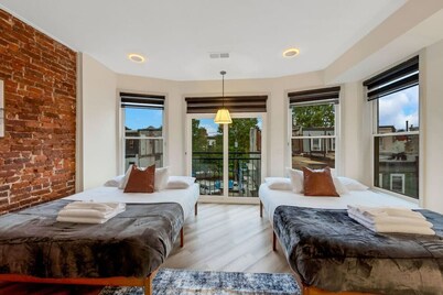 New 2/2 Across from Fairmount Park | 10 mins to DT