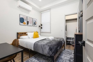 Desk, iron/ironing board, WiFi, bed sheets