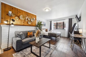 Desk, iron/ironing board, WiFi