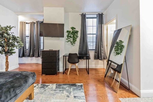 Desk, iron/ironing board, WiFi, bed sheets - Cozy Studio Across from Convention Center | 3R (Philadelphia)