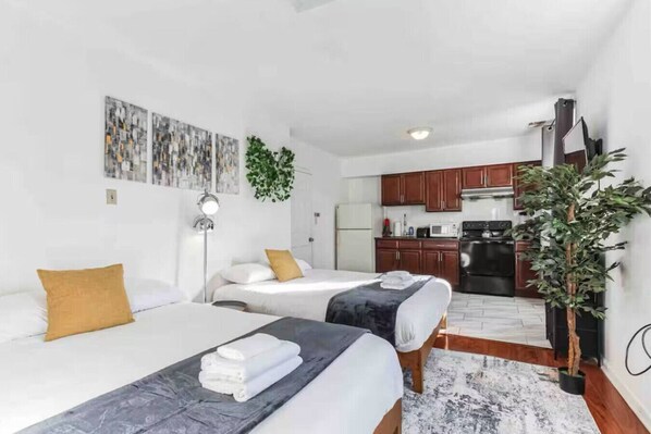 Iron/ironing board, WiFi, bed sheets