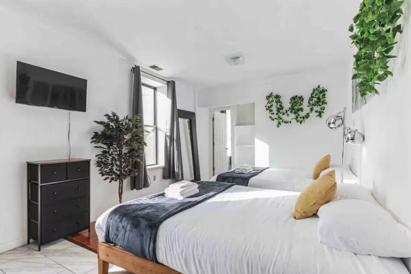 Iron/ironing board, WiFi, bed sheets