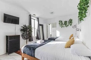 Iron/ironing board, WiFi, bed sheets