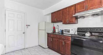 Spring Garden | Small & Cozy Studio Sleeps 4
