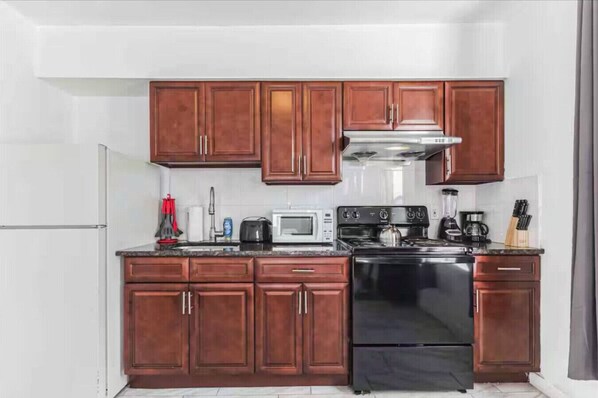 Fridge, microwave, oven, stovetop