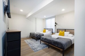 2 habitaciones, escritorio, tabla de planchar con plancha y wifi