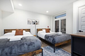 2 habitaciones, escritorio, tabla de planchar con plancha y wifi 