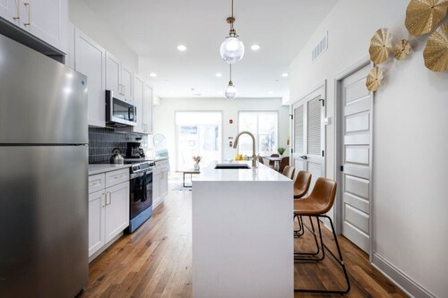 2BR | Fairmount Park | 10 mins to DT | Sleeps 10!