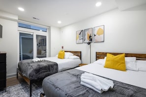 2 bedrooms, desk, iron/ironing board, WiFi