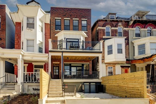 2BR | Fairmount Park | 10 mins to DT | Sleeps 10!