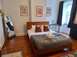 Desk, iron/ironing board, WiFi, bed sheets - Prime Location | Studio | Center City | Fast Wifi (Philadelphia)