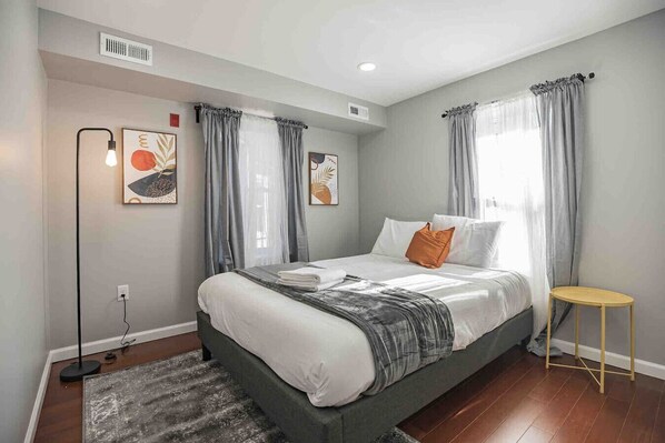 1 bedroom, desk, iron/ironing board, WiFi