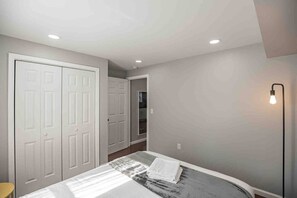 1 bedroom, desk, iron/ironing board, WiFi