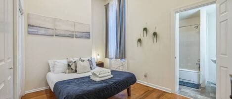1 bedroom, desk, iron/ironing board, WiFi