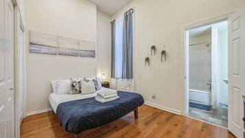 1 bedroom, desk, iron/ironing board, WiFi