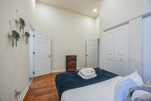 1 bedroom, desk, iron/ironing board, WiFi