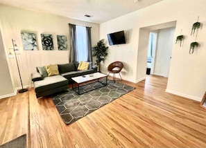 TV - ~Incredible Location! Large Center City 2 Bedroom~ (Philadelphia)