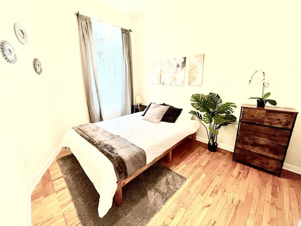 2 bedrooms, iron/ironing board, WiFi, bed sheets