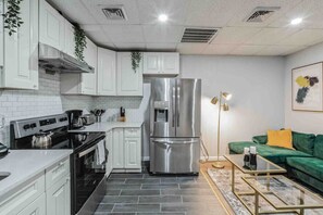 Fridge, oven, stovetop, coffee/tea maker