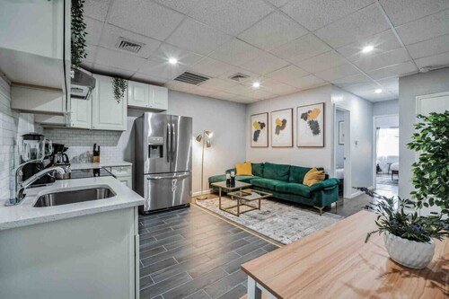 BRAND NEW Modern 2BR/Heart of Center City