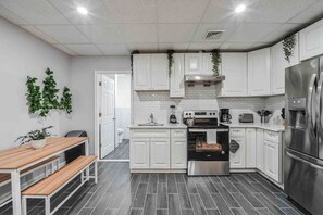 Fridge, oven, stovetop, coffee/tea maker