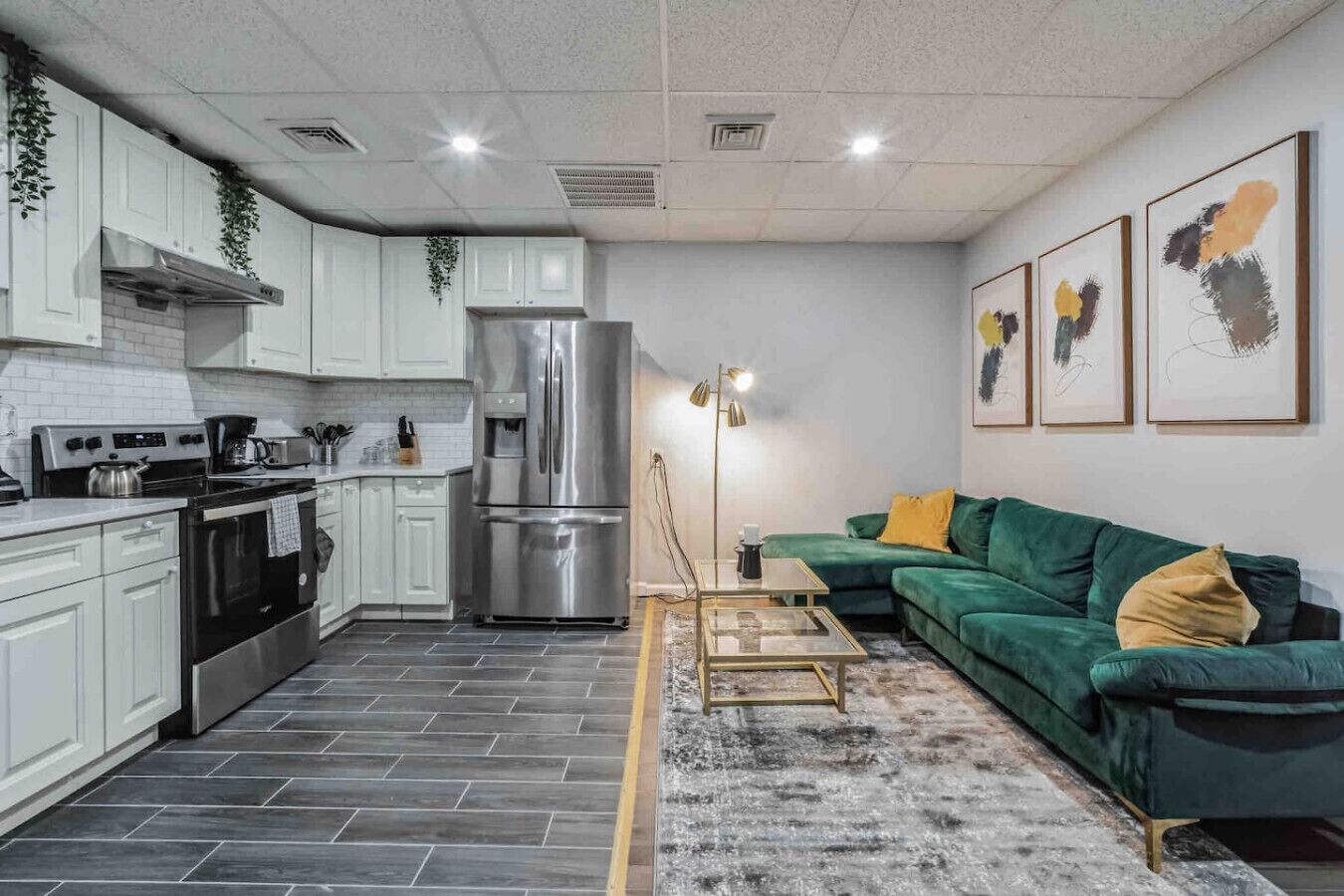 Fridge, oven, stovetop, coffee/tea maker