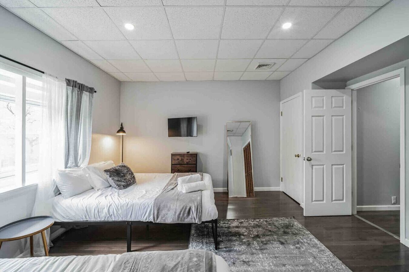 2 slaapkamers, een bureau, een strijkplank/strijkijzer, wifi