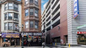 A street view with a Texas Weiner Restaurant and a sign for Abuki Sushi. - Across from Convention Center | Sleeps 6 | 3F (Philadelphia)