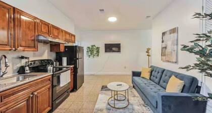 Across from Convention Center 4F | Sleeps 6 | 4F