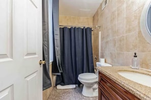 Hair dryer - Cozy Studio across from Convention Center | 4R (Philadelphia)