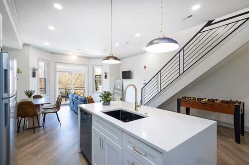 2BR| Across from Fairmount Park| 10 mins to DT