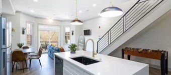 2BR| Across from Fairmount Park| 10 mins to DT