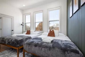 2 sovrum, skrivbord, strykjärn/strykbräda och wi-fi