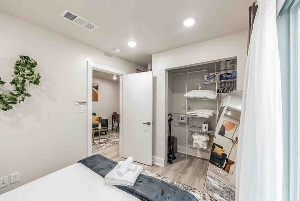 1 chambre, fer et planche à repasser, Wi-Fi, draps fournis