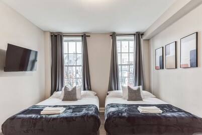 Bi-Level 2B Loft | Old City (4R)