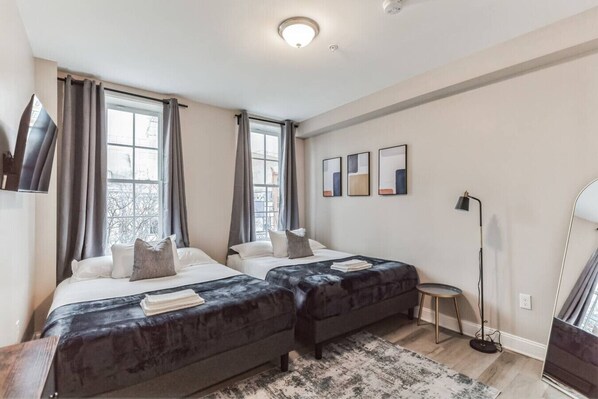 2 bedrooms, desk, iron/ironing board, WiFi