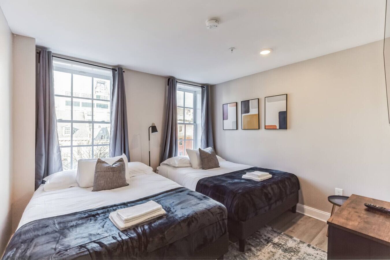 2 bedrooms, desk, iron/ironing board, WiFi