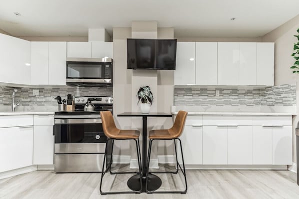 Fridge, microwave, oven, stovetop
