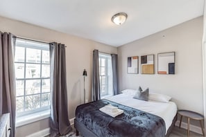 2 bedrooms, desk, iron/ironing board, WiFi