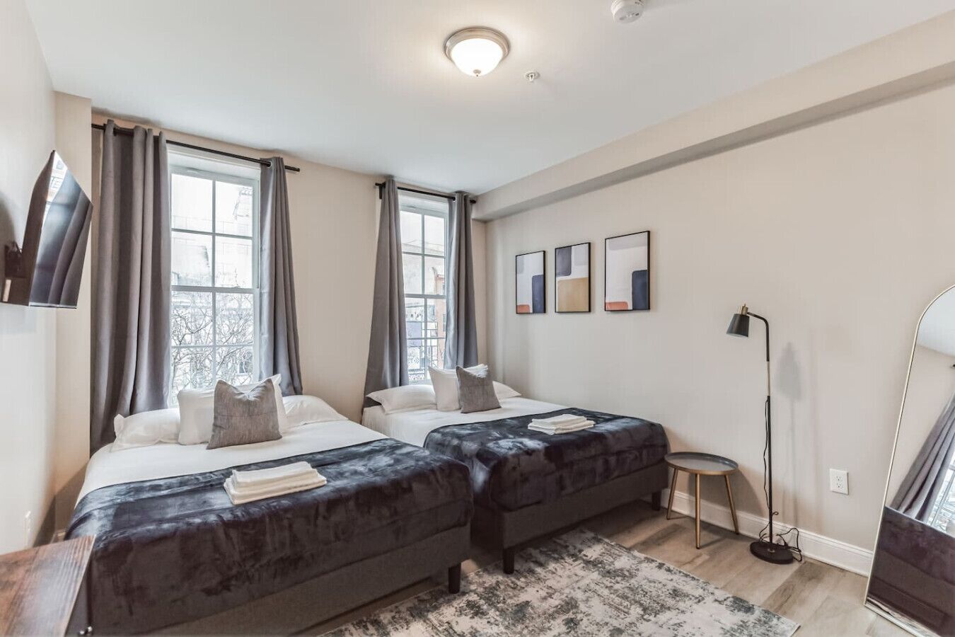 2 bedrooms, desk, iron/ironing board, WiFi