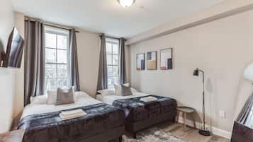 2 bedrooms, desk, iron/ironing board, WiFi